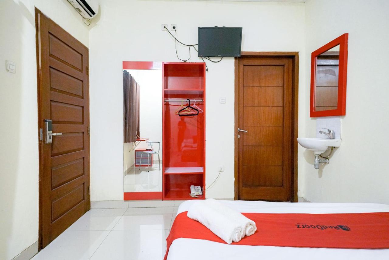Hotel Reddoorz At Buah Batu 5 Bandung Exterior foto